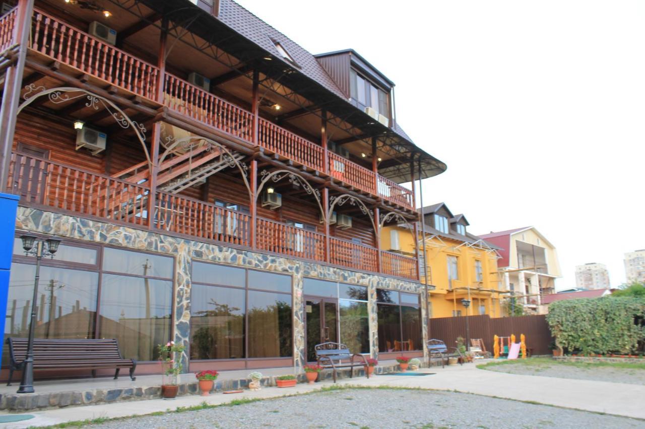 Абхазская Усадьба Hotel Gagra Exterior photo