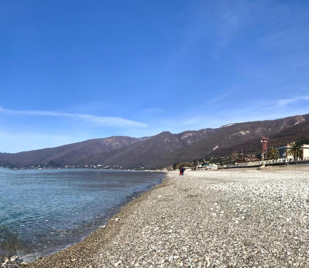 Абхазская Усадьба Hotel Gagra Exterior photo